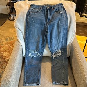 American Eagle ripped Mom jeans size 2 Short - comfort stretch waistband
